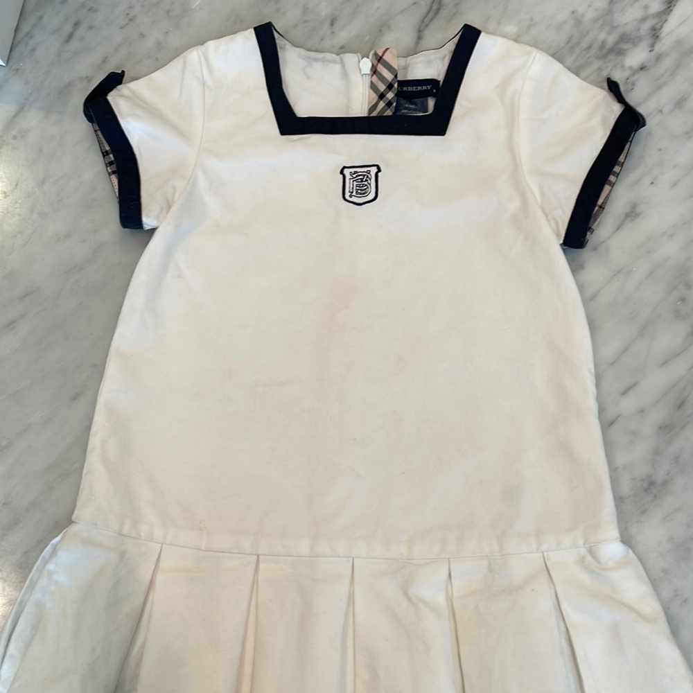 White kids Burberry dress size 3